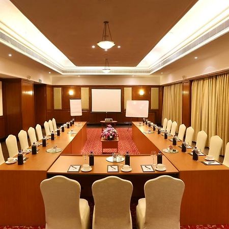 Greenpark Csennai Kültér fotó A meeting room at a hotel
