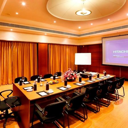Greenpark Csennai Kültér fotó Boardroom at the Taj Bengal