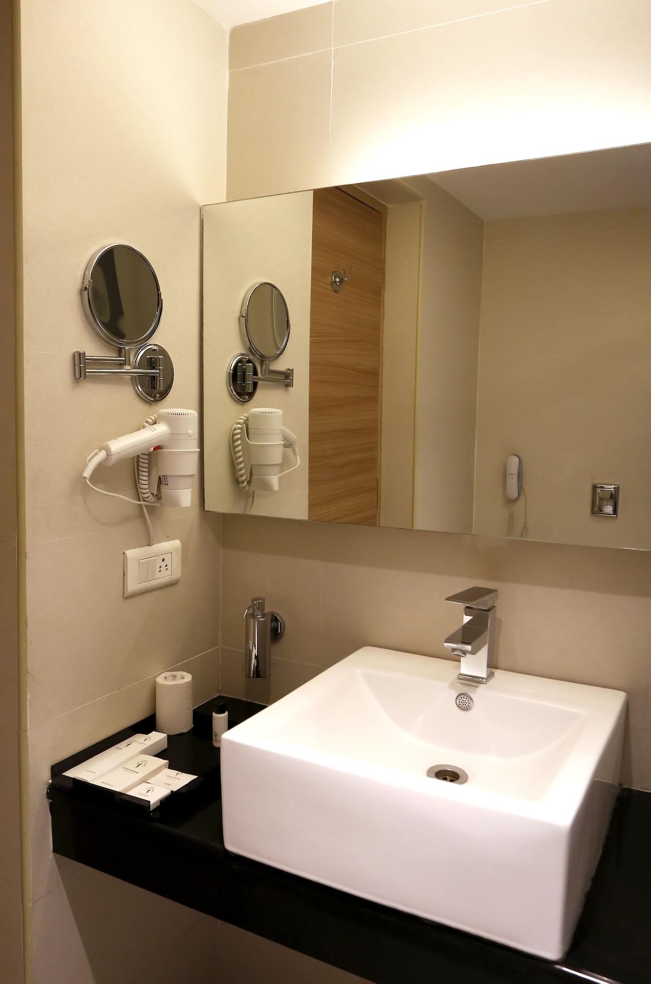 Greenpark Csennai Kültér fotó Bathroom