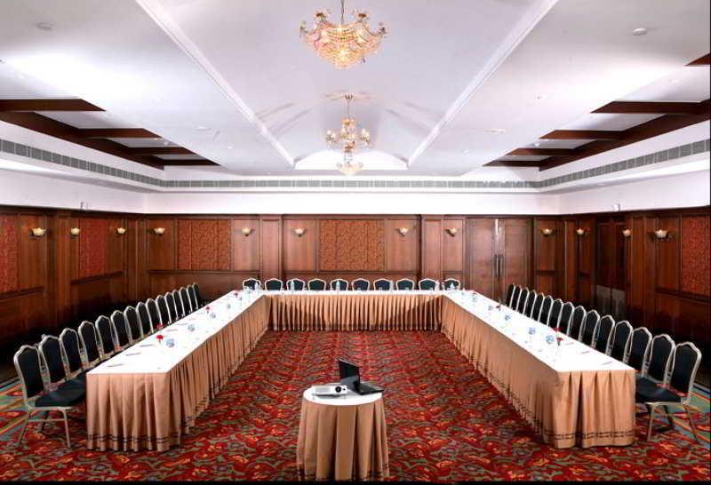 Greenpark Csennai Kültér fotó A meeting room at a hotel