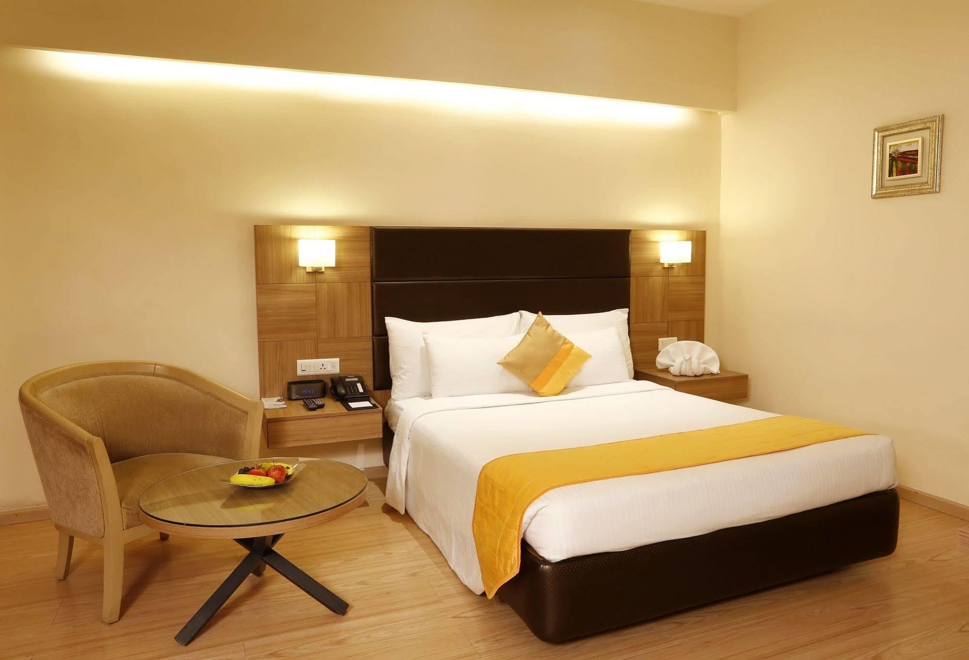 Greenpark Csennai Kültér fotó A room at the hotel