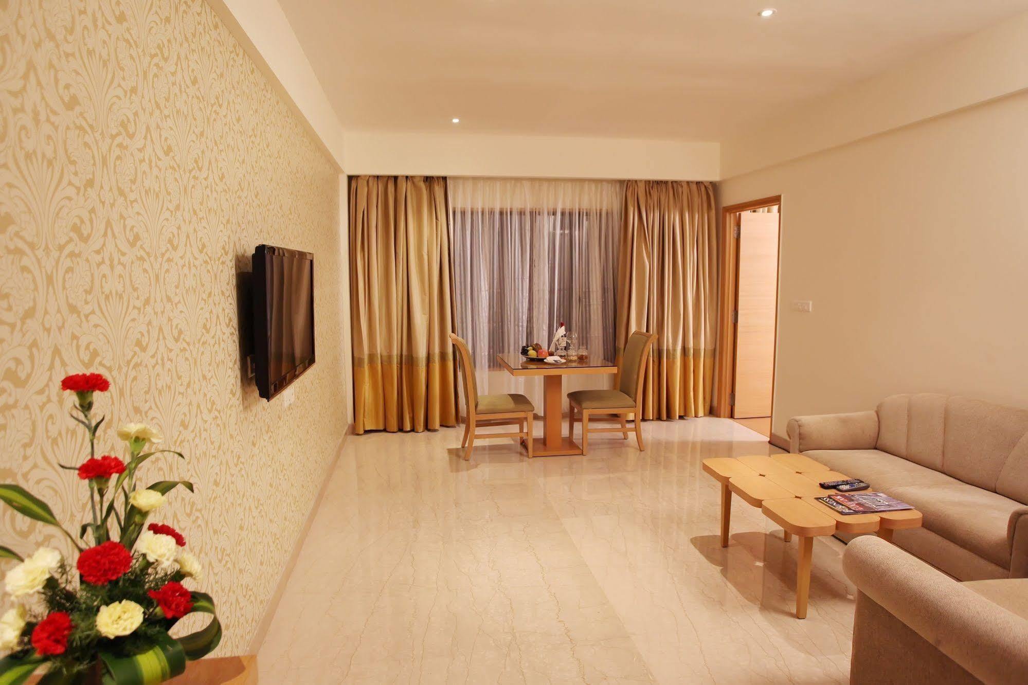 Greenpark Csennai Kültér fotó A suite at the hotel