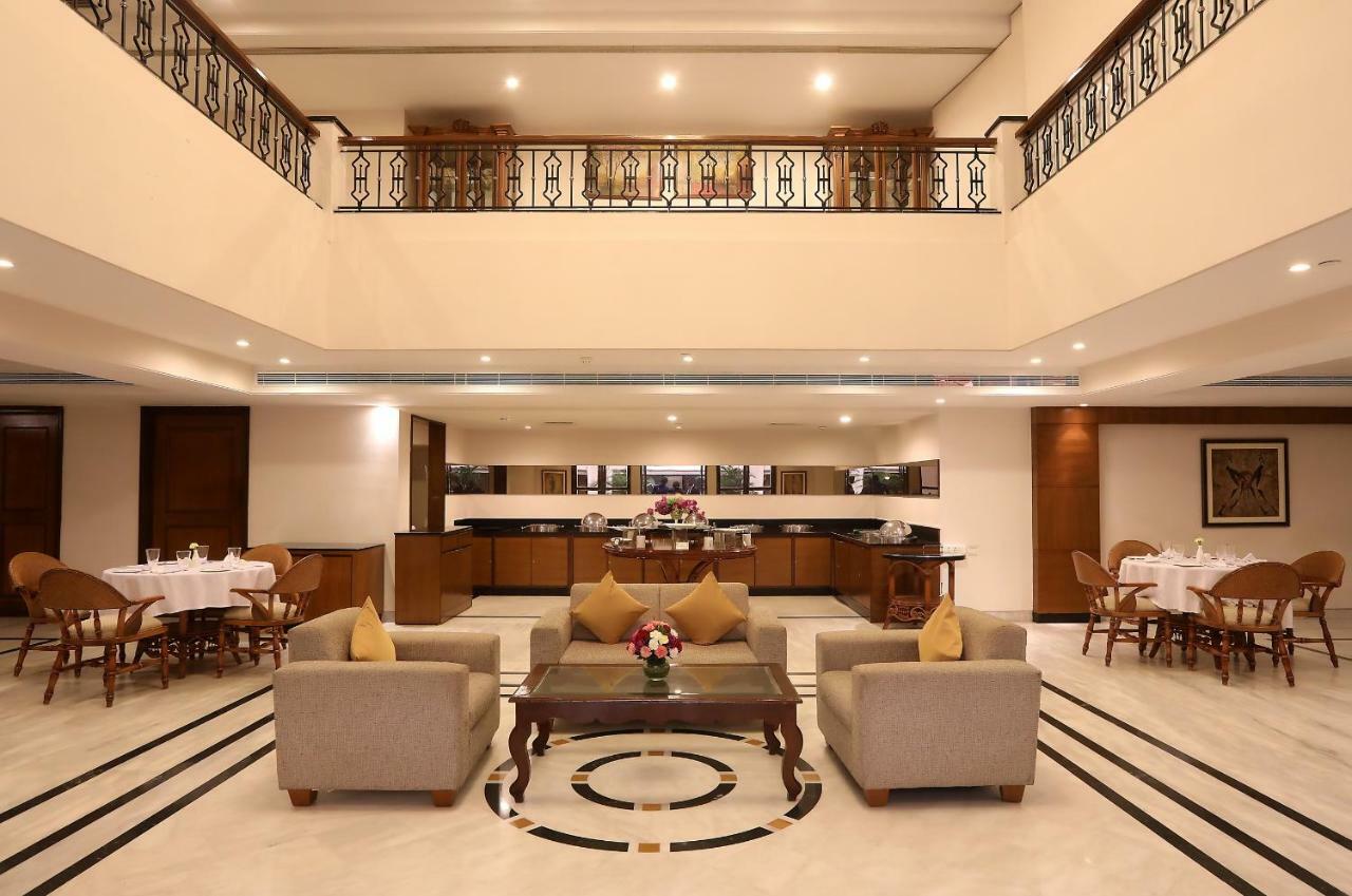 Greenpark Csennai Kültér fotó The lobby of the hotel