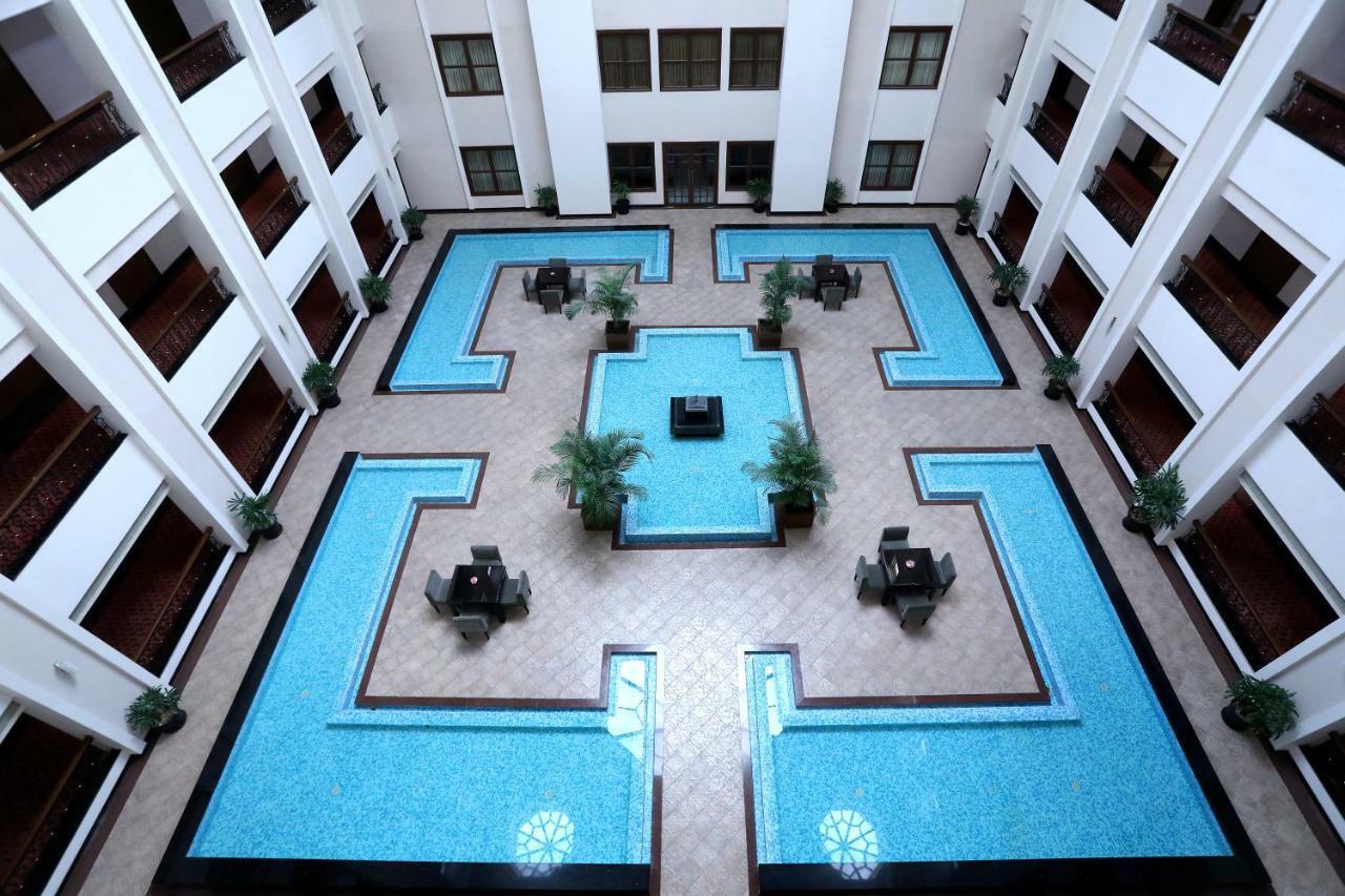 Greenpark Csennai Kültér fotó The interior of the hotel