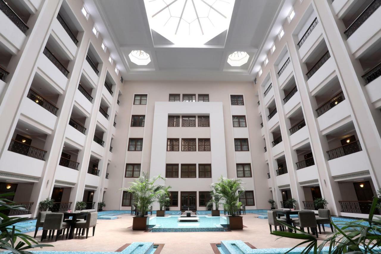 Greenpark Csennai Kültér fotó The interior of the hotel