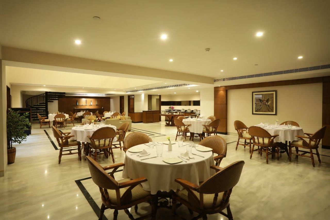 Greenpark Csennai Kültér fotó The restaurant at the hotel